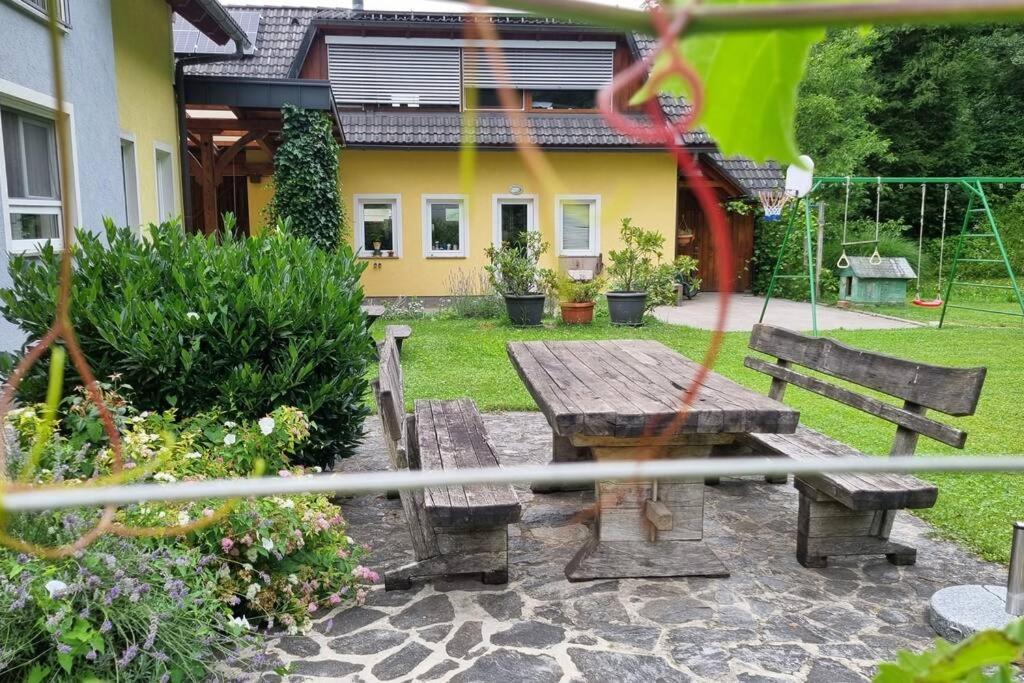 Country Retreat, Near Ljubljana City, Apartma Na Vasi, Blizu Mesta Ljubljana Apartman Medvode Kültér fotó