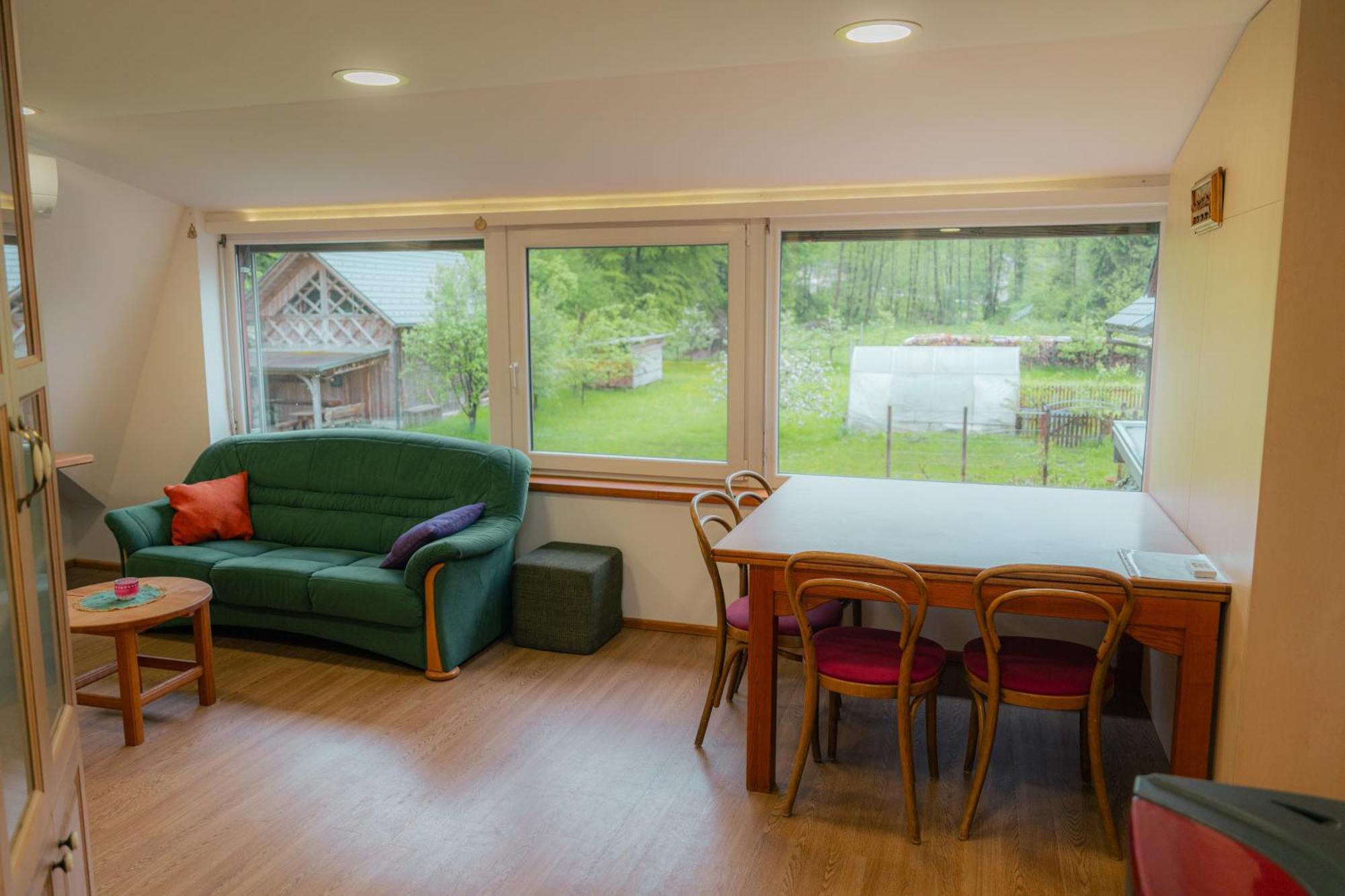 Country Retreat, Near Ljubljana City, Apartma Na Vasi, Blizu Mesta Ljubljana Apartman Medvode Kültér fotó